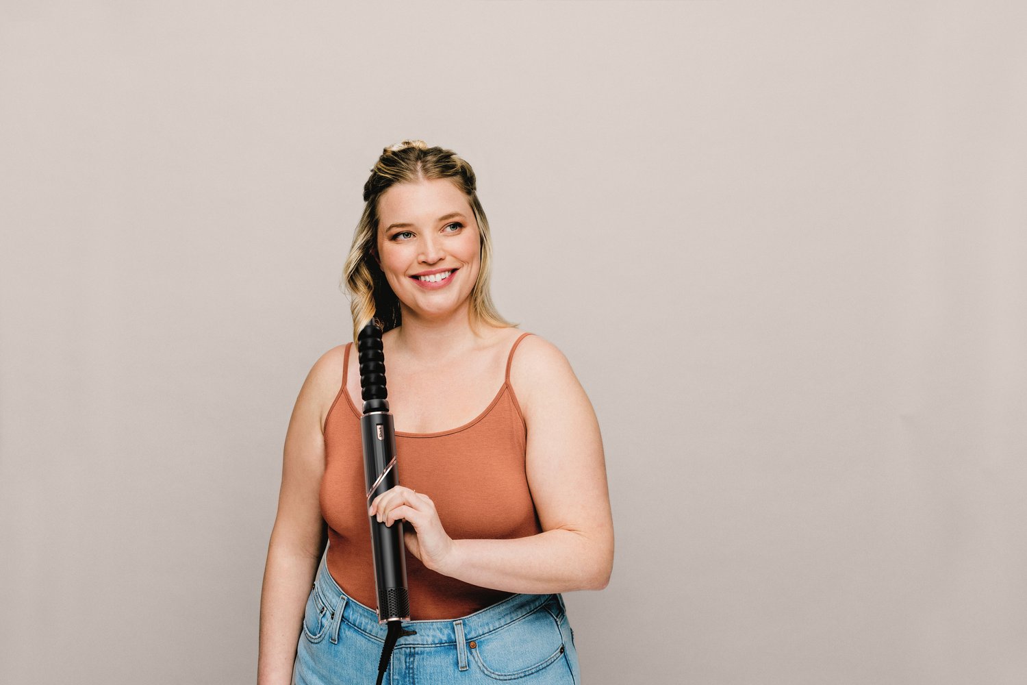 JPG-R_HD448SM_InUse_ROW_Curler_Gen2_Lily_Styling_Front4